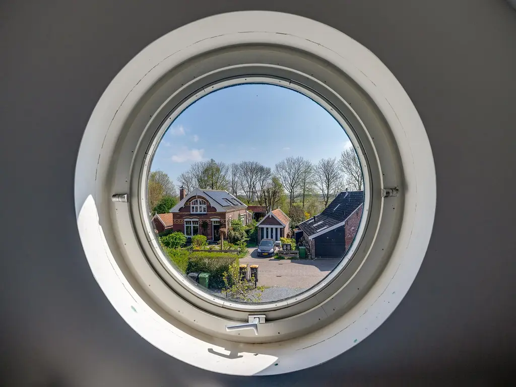 Ring 32, DREISCHOR