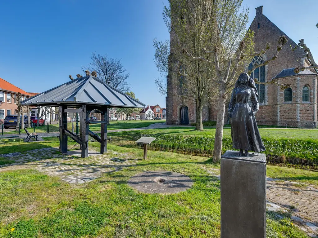 Ring 32, DREISCHOR