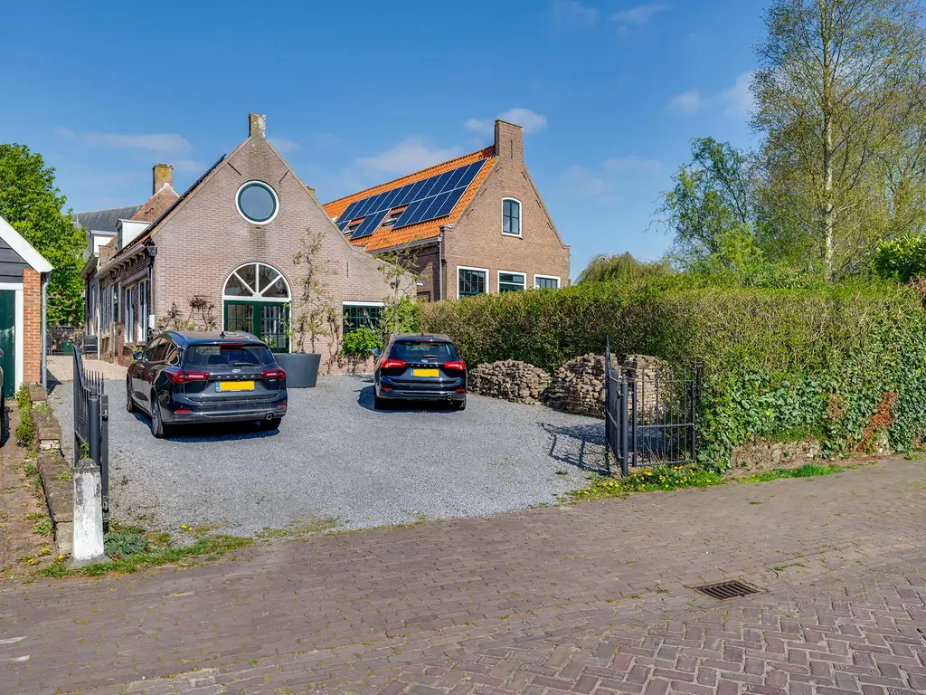 Ring 32, DREISCHOR
