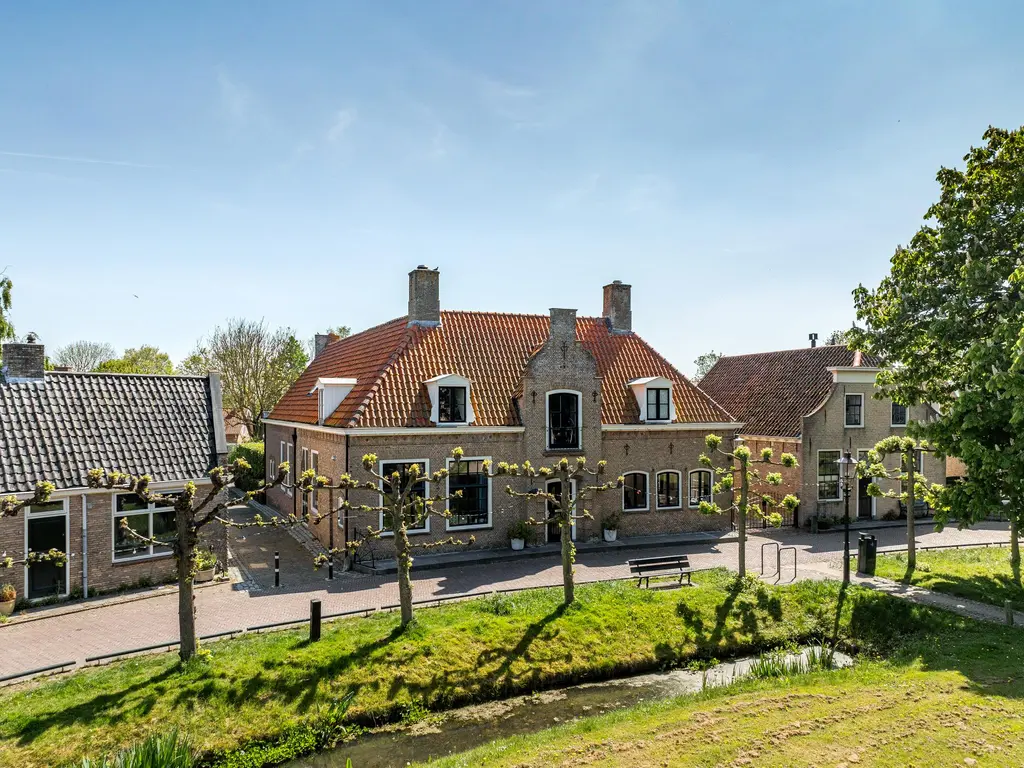 Ring 32, DREISCHOR