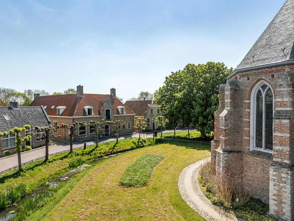 Ring 32, DREISCHOR
