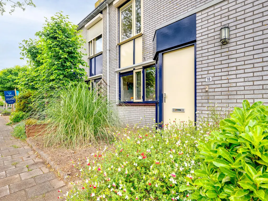 Acacia 18, DIRKSLAND