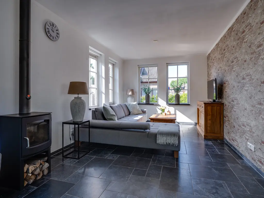 Weesmolenstraat 6, OOLTGENSPLAAT