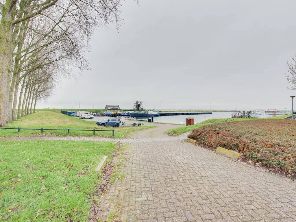 Sluuslaan 3, MIDDELHARNIS