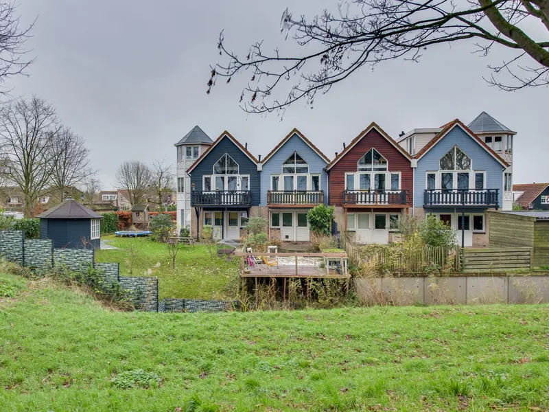 Sluuslaan 3, MIDDELHARNIS