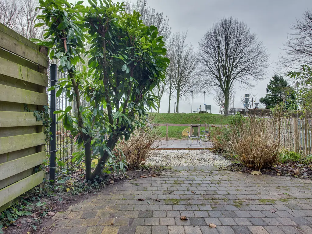 Sluuslaan 3, MIDDELHARNIS