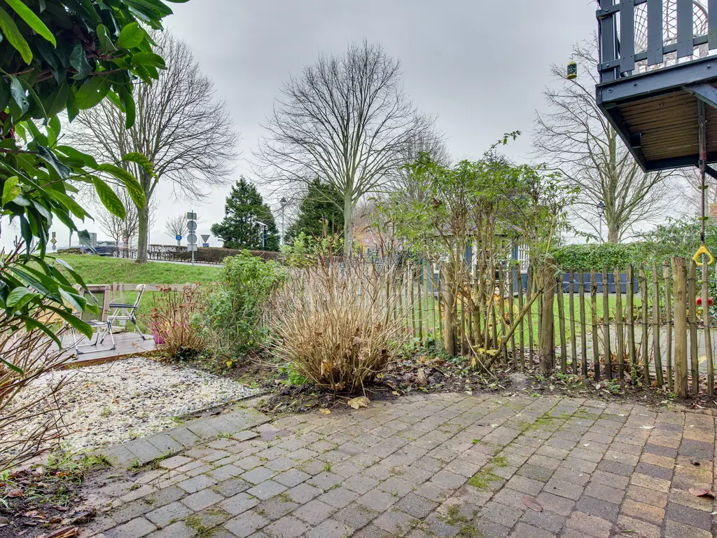 Sluuslaan 3, MIDDELHARNIS