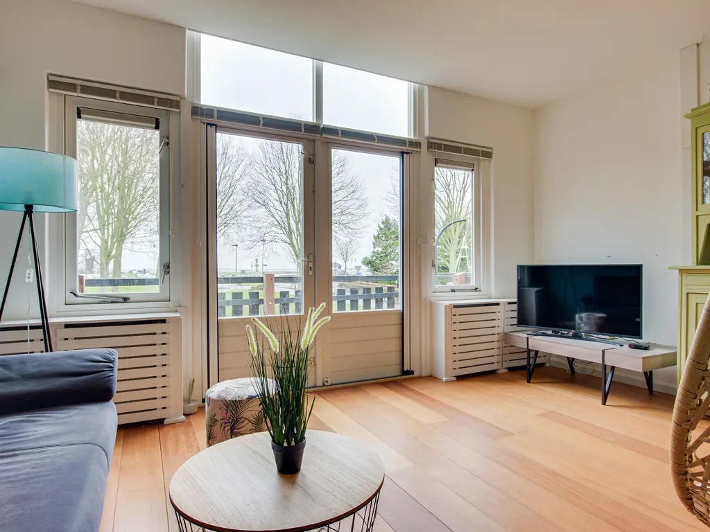 Sluuslaan 3, MIDDELHARNIS