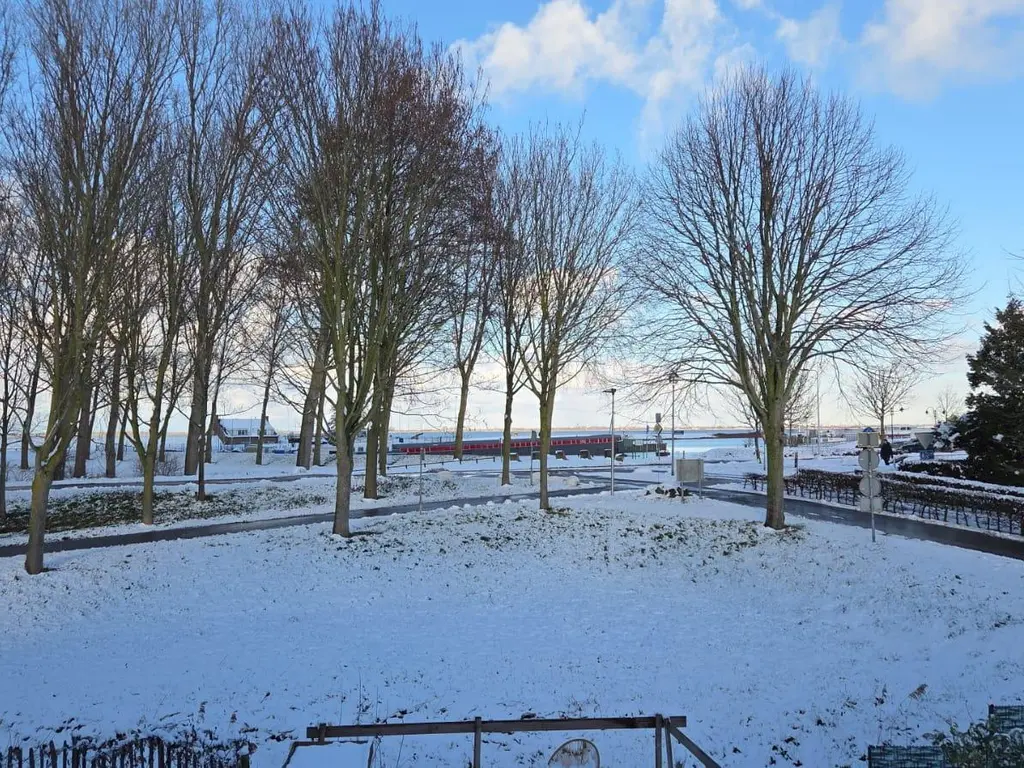 Sluuslaan 3, MIDDELHARNIS