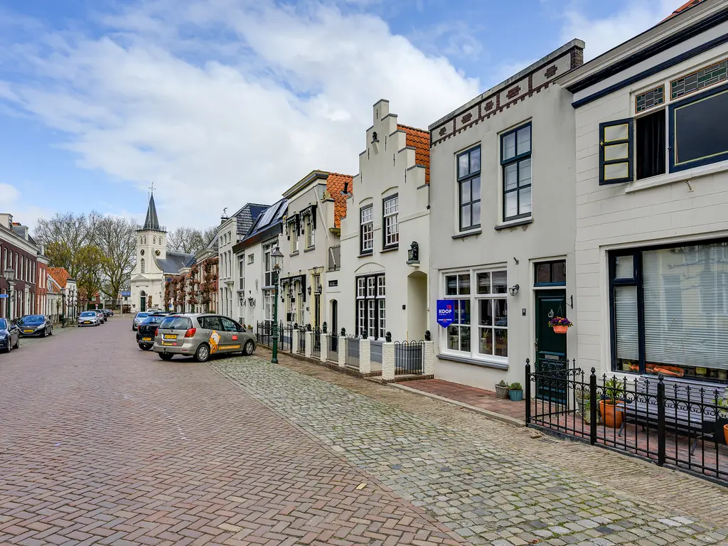Voorstraat 24, OOLTGENSPLAAT