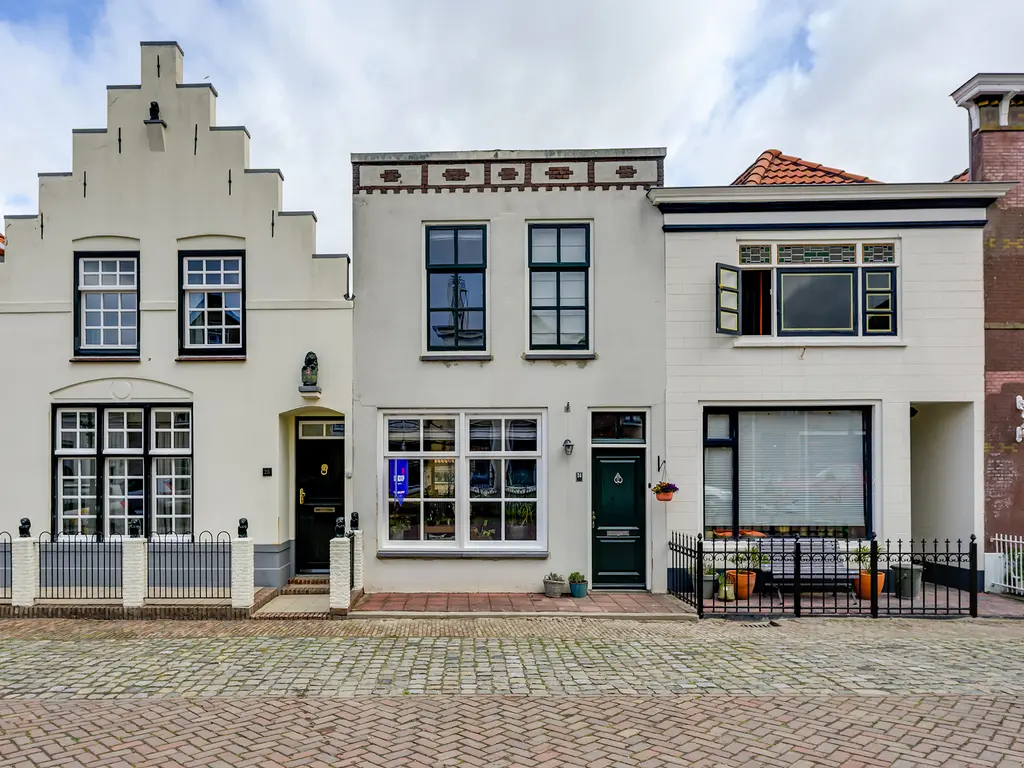 Voorstraat 24, OOLTGENSPLAAT