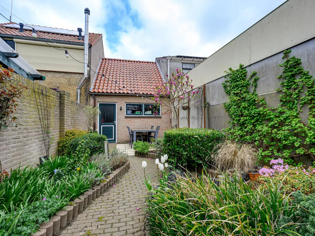Voorstraat 24, OOLTGENSPLAAT