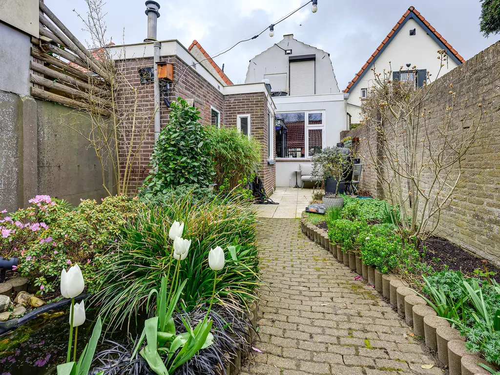 Voorstraat 24, OOLTGENSPLAAT