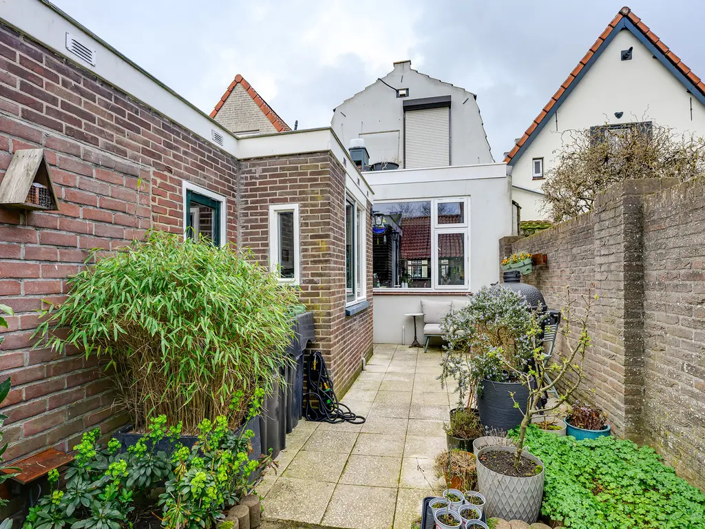 Voorstraat 24, OOLTGENSPLAAT
