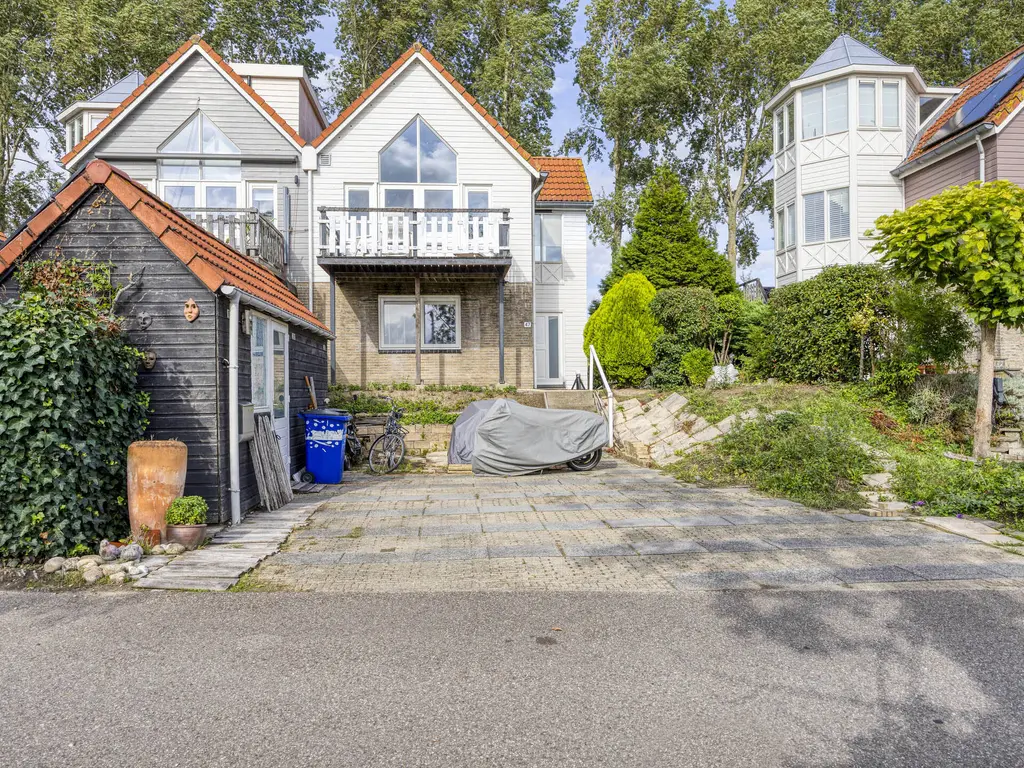 Dieklaan 47, MIDDELHARNIS