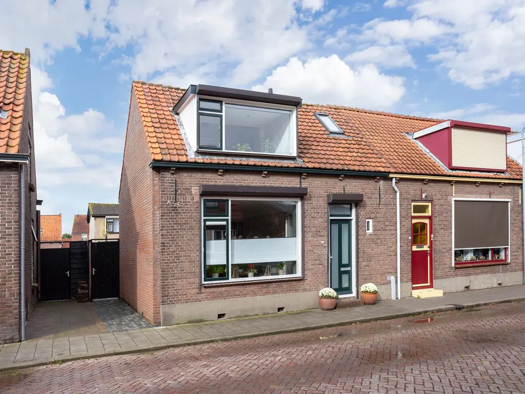 Ds. C.W. van de Poelstraat 14, Den Bommel