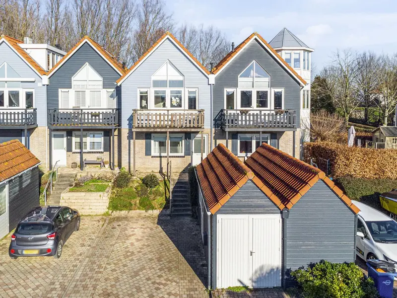 Sluuslaan 3, MIDDELHARNIS