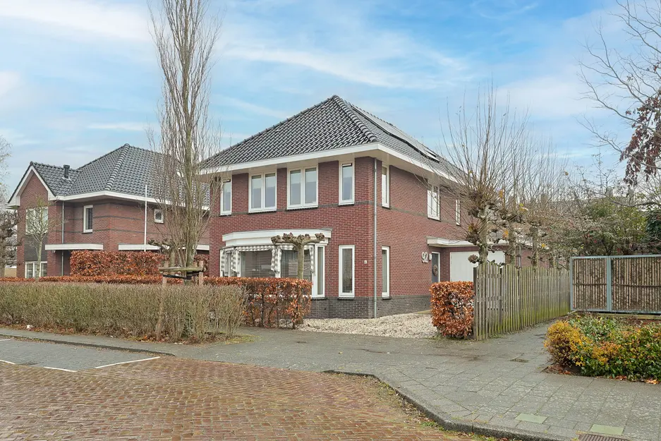 Van der Hoopstraat 92 in Beverwijk