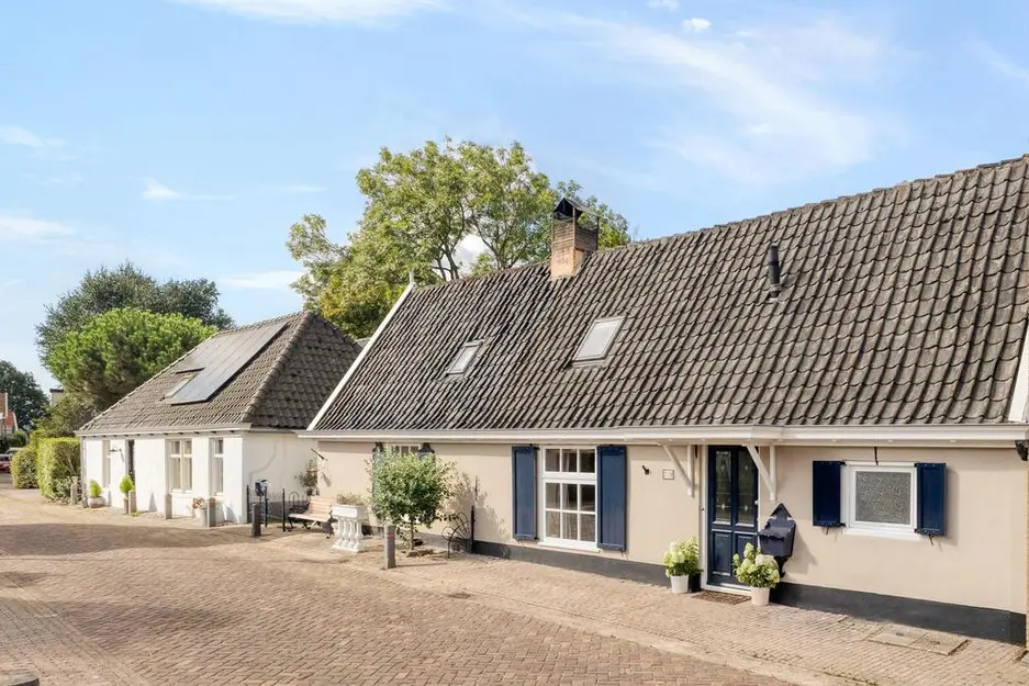 Dorpsstraat 239 in Zuid-Scharwoude