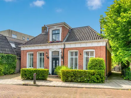 Middelweg 100