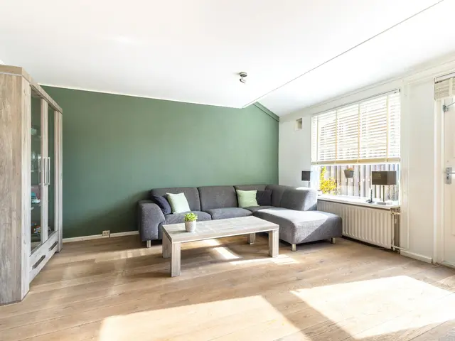 Dotterbloem 2, UITGEEST