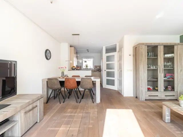 Dotterbloem 2, UITGEEST