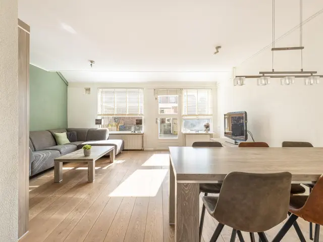 Dotterbloem 2, UITGEEST