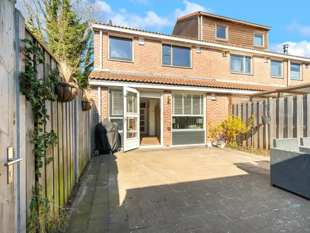 Dotterbloem 2, UITGEEST