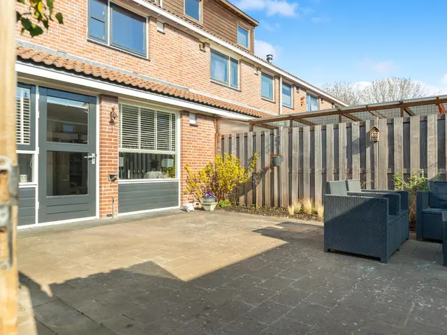 Dotterbloem 2, UITGEEST