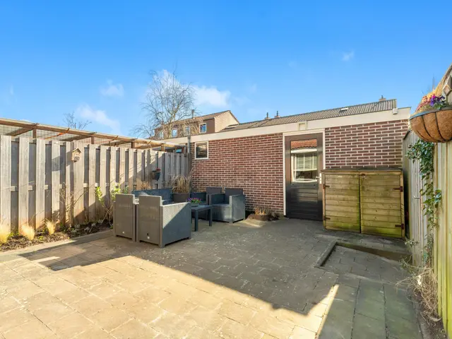 Dotterbloem 2, UITGEEST