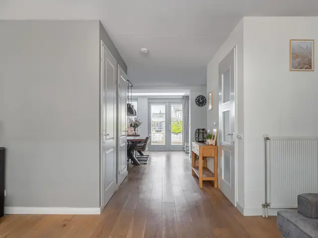 Advocaatpeer 3, WINKEL