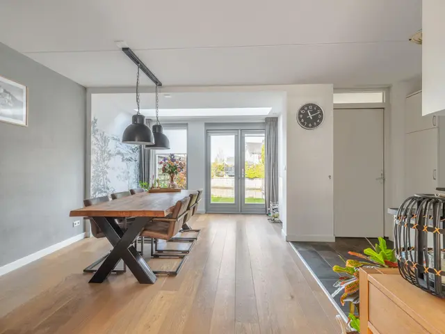 Advocaatpeer 3, WINKEL