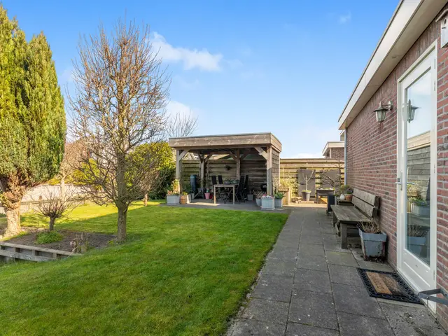 Advocaatpeer 3, WINKEL