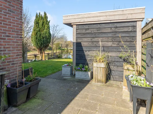 Advocaatpeer 3, WINKEL