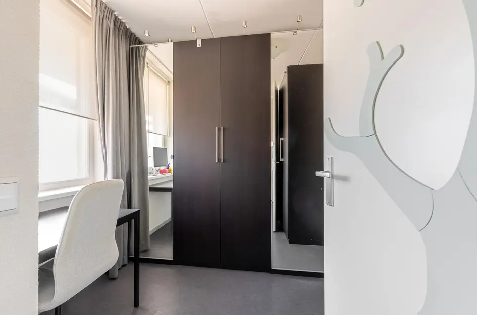 Raadhuisstraat 77