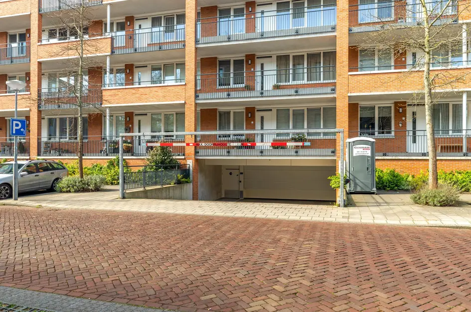 Raadhuisstraat 77