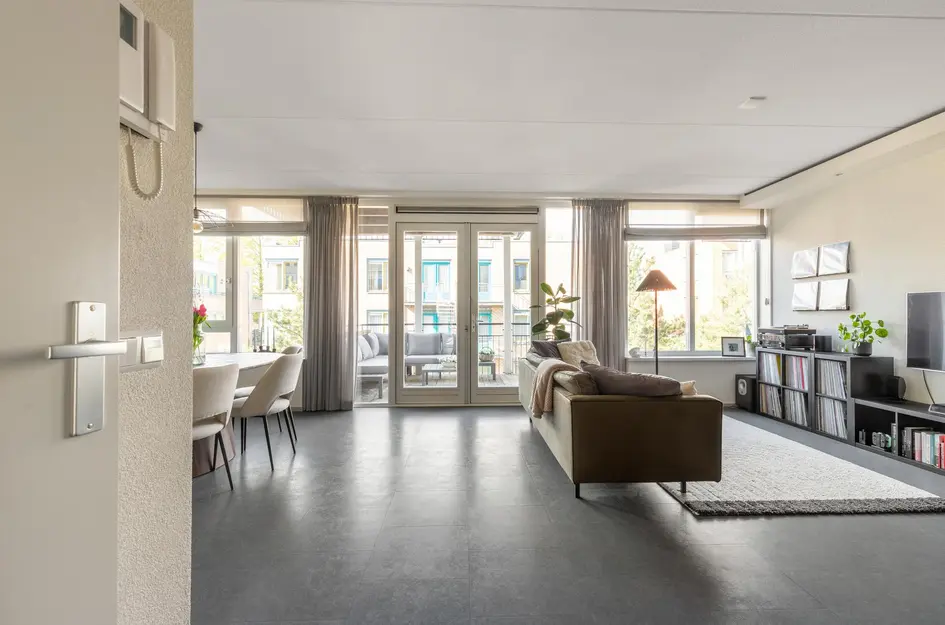 Raadhuisstraat 77
