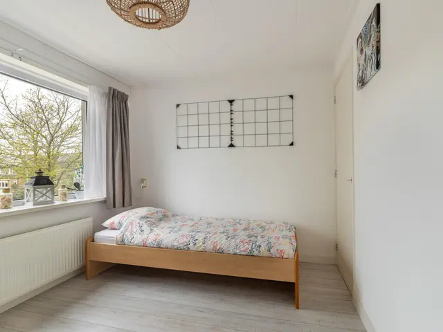 De Terp 5, UITGEEST