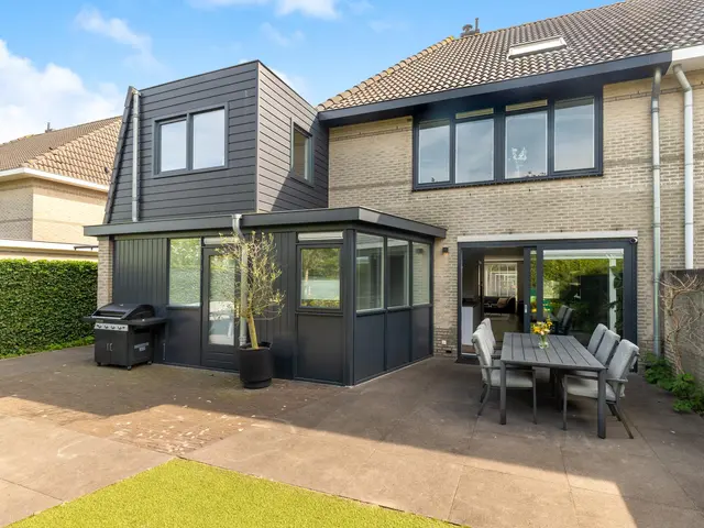Roelat 46, LIMMEN