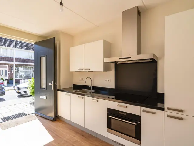 Schouwenaarsstraat 3E, BEVERWIJK