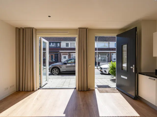 Schouwenaarsstraat 3E, BEVERWIJK