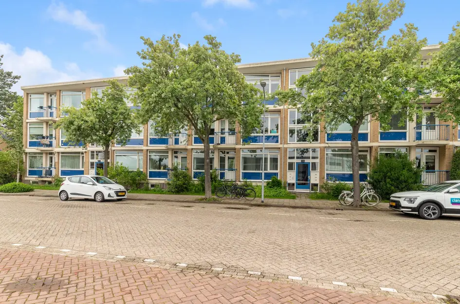 Admiraal de Ruyterlaan 13