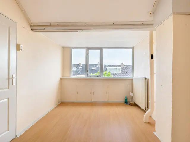 Deken Waarestraat 17, BEVERWIJK