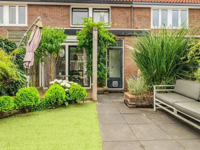 Deken Waarestraat 17, BEVERWIJK