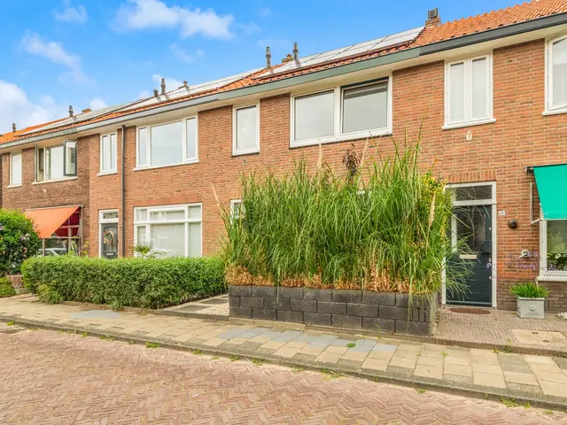 Deken Waarestraat 17, BEVERWIJK