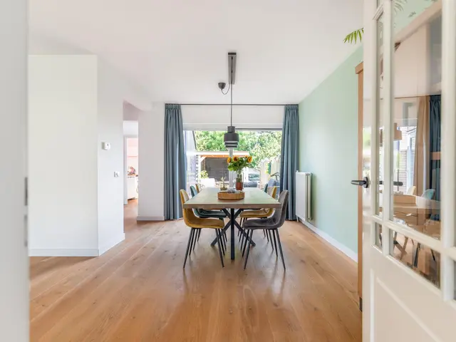 Pieter Dekkerstraat 15, WINKEL