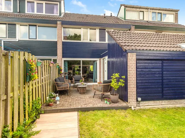 Pieter Dekkerstraat 15, WINKEL