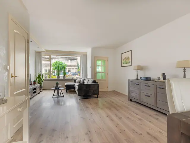 Westergeest 105, UITGEEST
