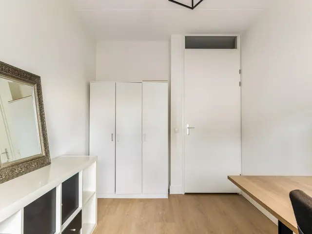 Weegbree 22, HEILOO