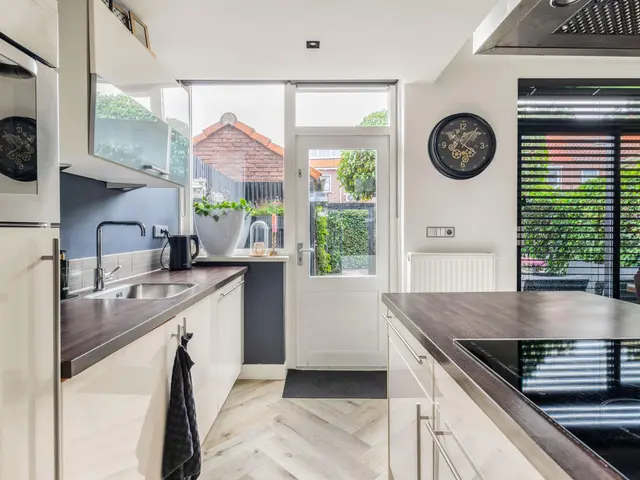 JW van Veenstraat 3, HEEMSKERK